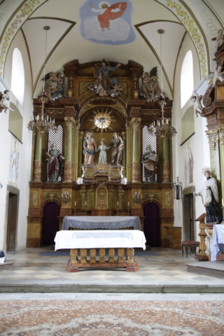 Kostel v Dubenci před Penzionem na Faře